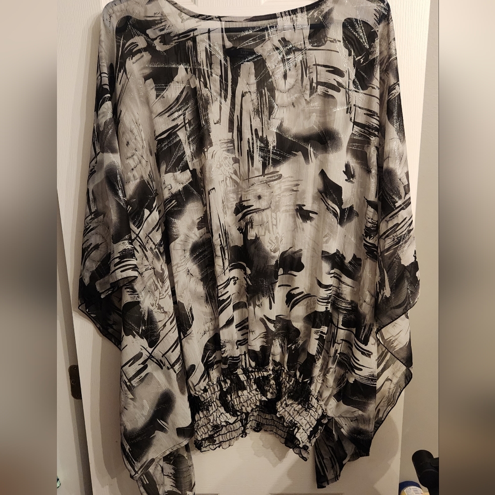 (L) Tunic with flowy sleeves